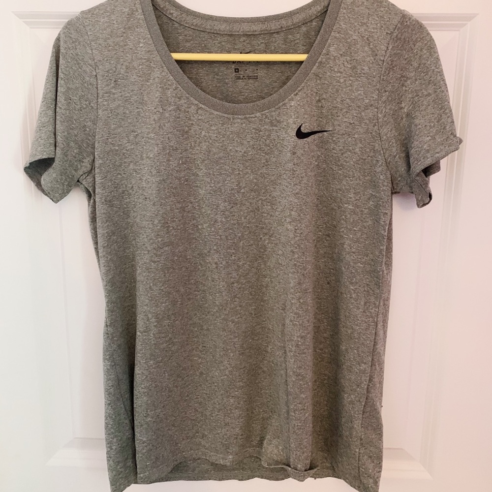 grey nike t-shirt